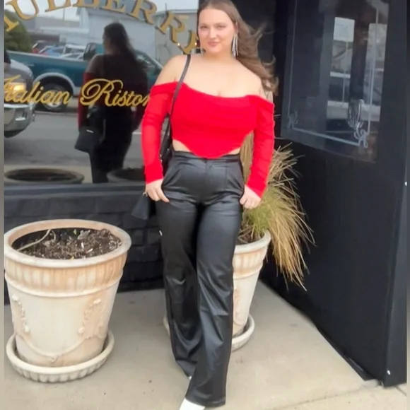 High waist boyfriend fit leather look pants - Picture 3 of 3